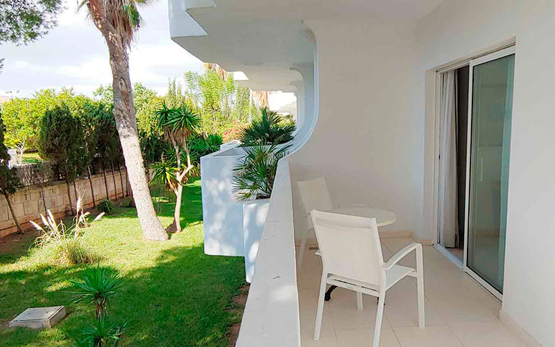 chambre standard avec vue sur jardin chambre standard avec vue sur la terrasse du jardin de hotel rocamarina